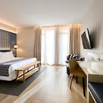 فندق Catalonia 4*