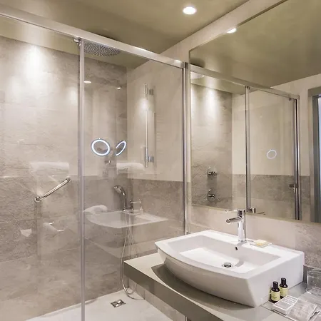 Catalonia Szálloda 4*